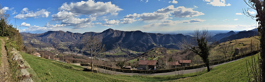 Dalla vetta del Monte Zucco bella vista verso le Prealpi della Valle Brembana